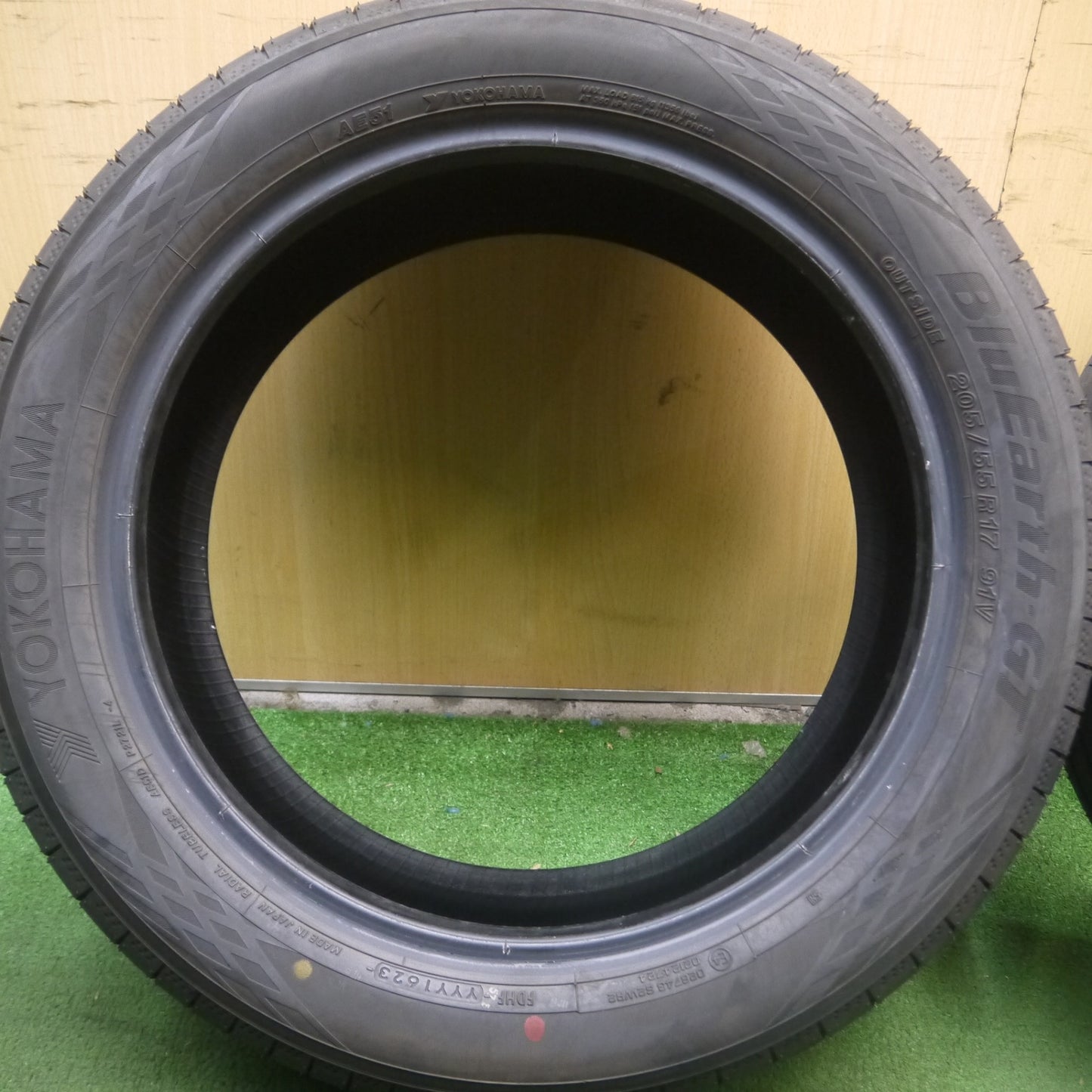 *送料無料* 新車外し！23年★205/55R17 ヨコハマ BluEarth-GT AE51 タイヤ ブルーアース 17インチ ノア ヴォクシー 等★4021909Hノタ