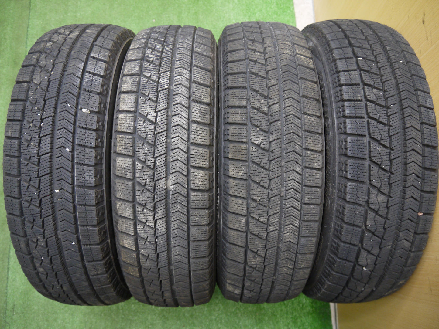 [送料無料]バリ溝！18年！9.5分以上★スタッドレス 155/65R14 ブリヂストン ブリザック VRX タイヤ 14インチ タント ムーブ ワゴンR N-BOX 等★2021503ヤスタ
