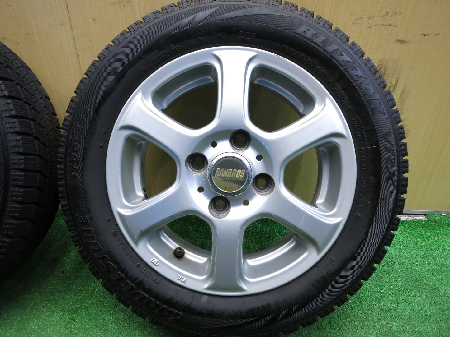 [送料無料]バリ溝！18年！8.5分★スタッドレス 155/65R13 ブリヂストン ブリザック VRX RANBROS 社外 アルミ 13インチ PCD100/4H★2111402Hス