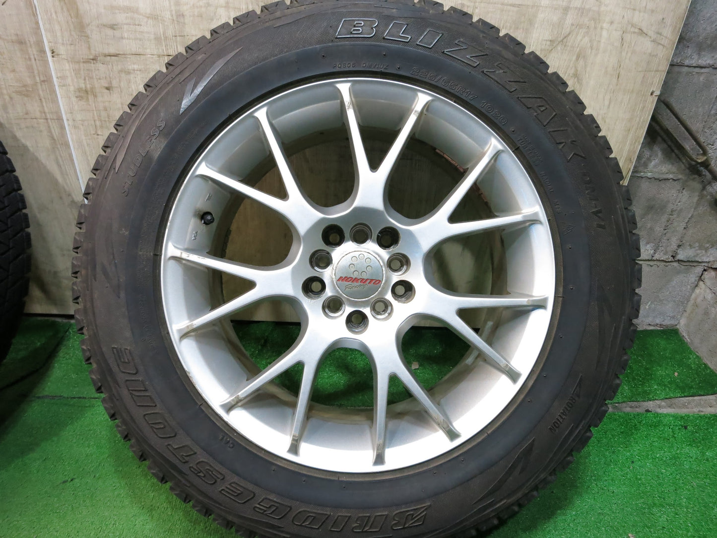 [送料無料]4本価格★スタッドレス 225/65R17 HOKUTO Racing ブリヂストン ブリザック DM-V1 ホクト レーシング 17インチ PCD100 114.3/5H マルチ★2120202Hス