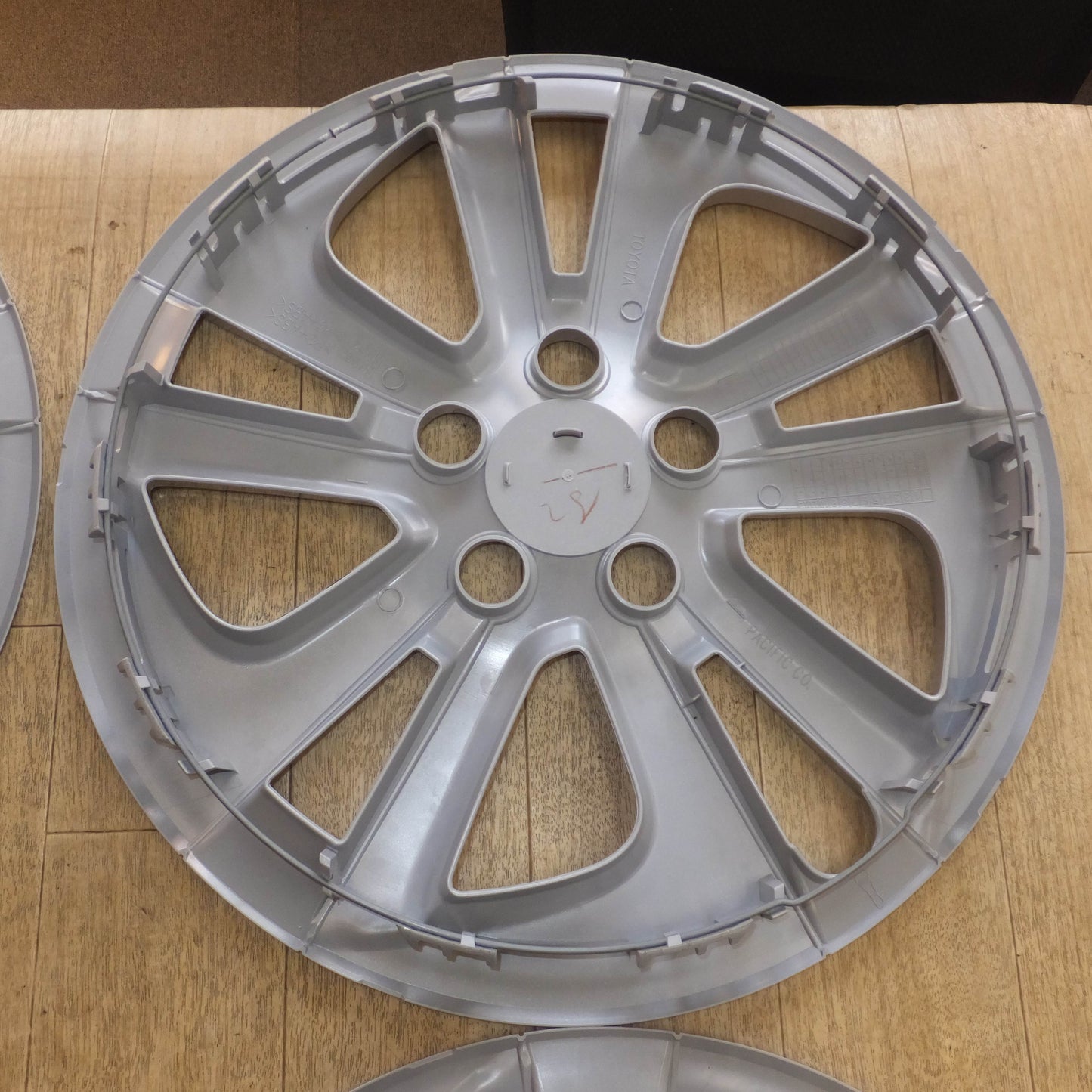 [送料無料]美品★トヨタ TOYOTA 純正 プリウス ZVW50 ZVW51 ホイールキャップ 15インチ 4枚 セット★