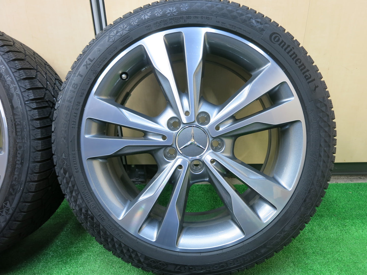 [送料無料]未使用！18年★ベンツ Cクラス W205 C200 純正 225/45R18 スタッドレス コンチネンタル バイキングコンタクト7 18インチ PCD112/5H★2122102ヒス