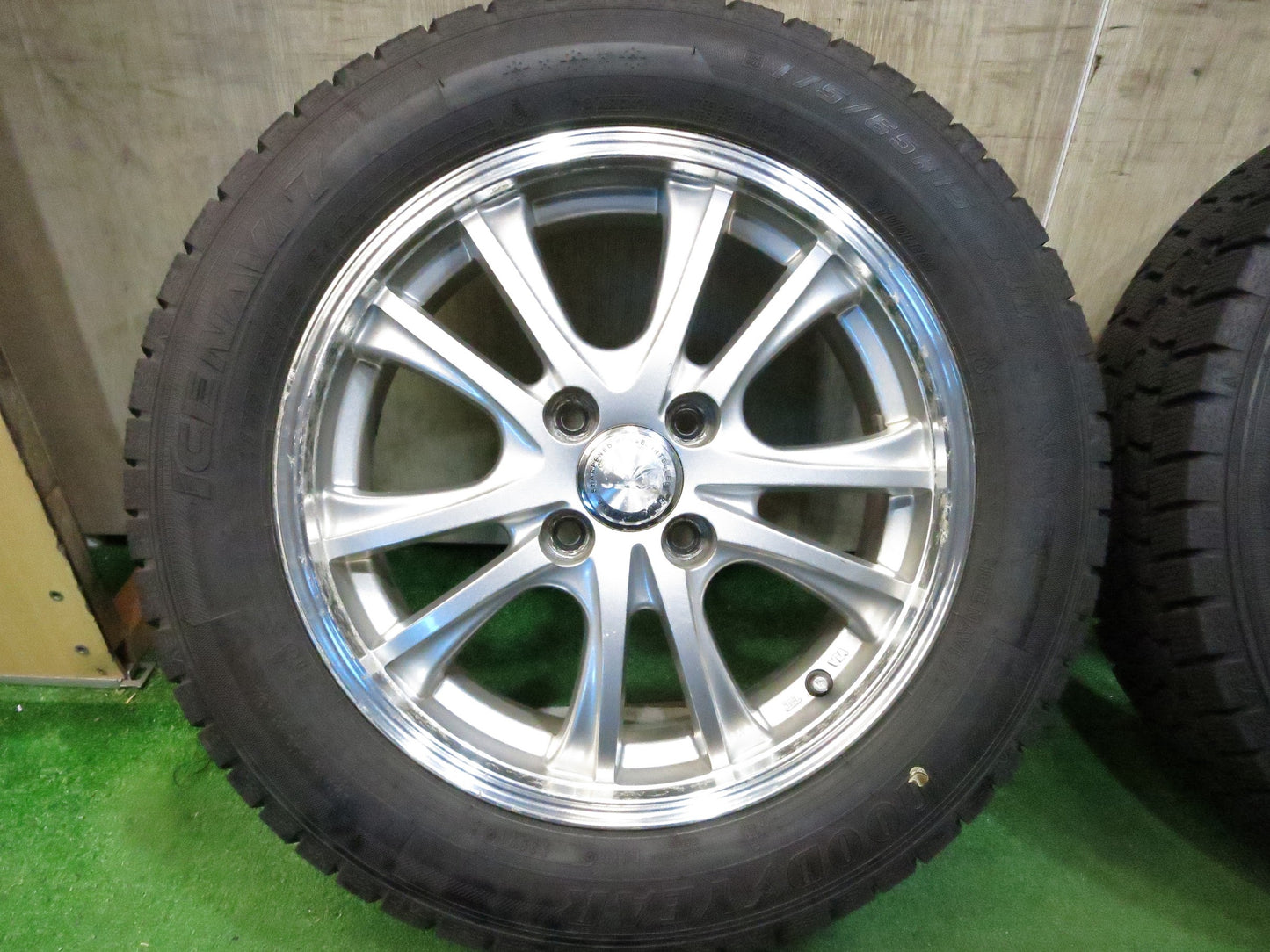 [送料無料]超バリ溝！21年！ほぼ10分★スタッドレス 175/65R15 グッドイヤー アイスナビ7 VELVA weds ヴェルヴァ 15インチ PCD100/4H★3011806Hス