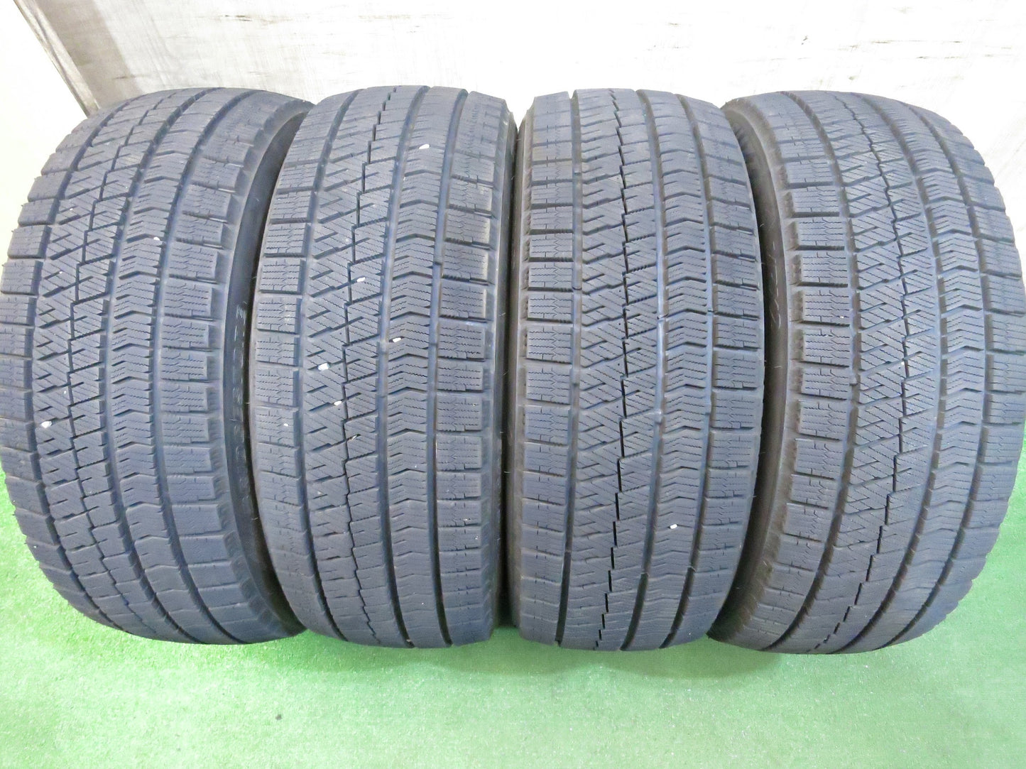 [送料無料]バリ溝！20年！9.5分★スタッドレス 225/45R18 ブリヂストン ブリザック VRX2 タイヤ 18インチ クラウン マークX プリウスα 等★2122806Hスタ