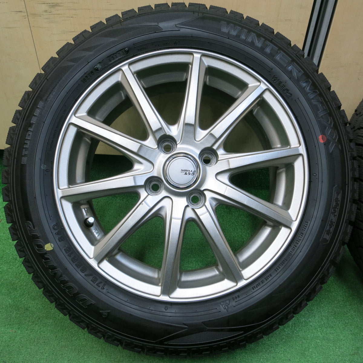 *送料無料*超バリ溝！23年！キレイ！ほぼ10分★スタッドレス 175/65R15 ダンロップ ウインターマックス WM02 SIBILLA NEXT GS-5 15インチ PCD100/4H★4010310イス