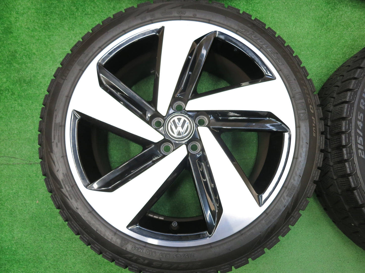 [送料無料]キレイ！18年★ワーゲン ポロ GTI 純正 215/45R17 スタッドレス ピレリ アイスアシンメトリコ プラス 17インチ PCD100/5H★2120303ヒス