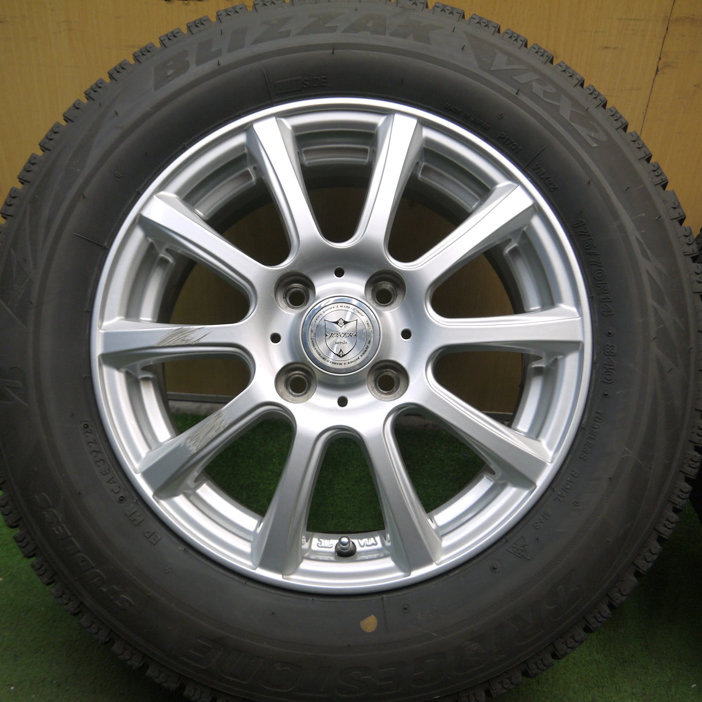 *送料無料*バリ溝！22年！キレイ！9.5分★スタッドレス 175/70R14 ブリヂストン ブリザック VRX2 JOKER weds ジョーカー 14インチ PCD100/4H★3121312Hス