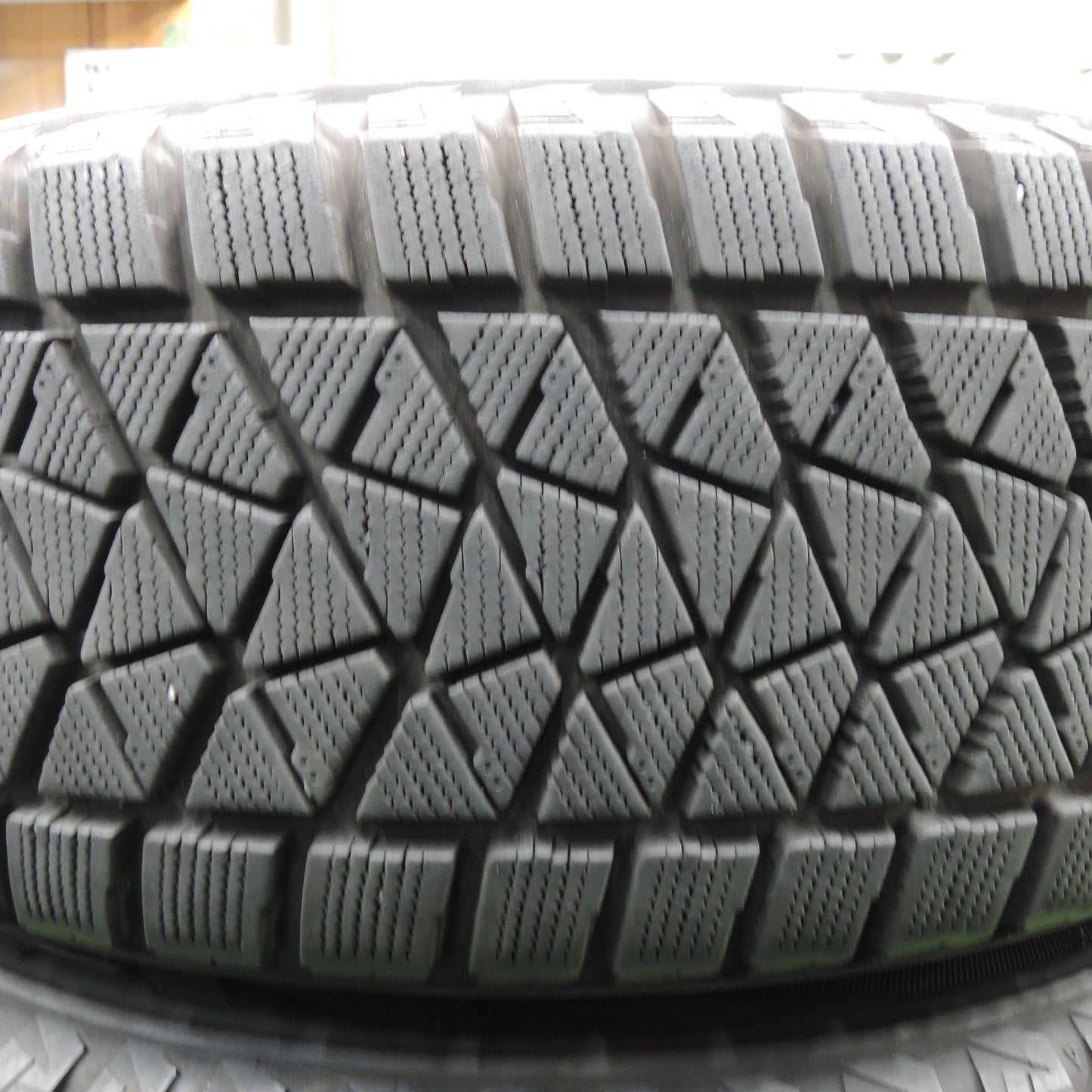 *送料無料*バリ溝！キレイ！8.5分★ボルボ 等 235/60R18 スタッドレス ブリヂストン ブリザック DM-V2 ECO FORME エコフォルム PCD108/5H★3111507SYス