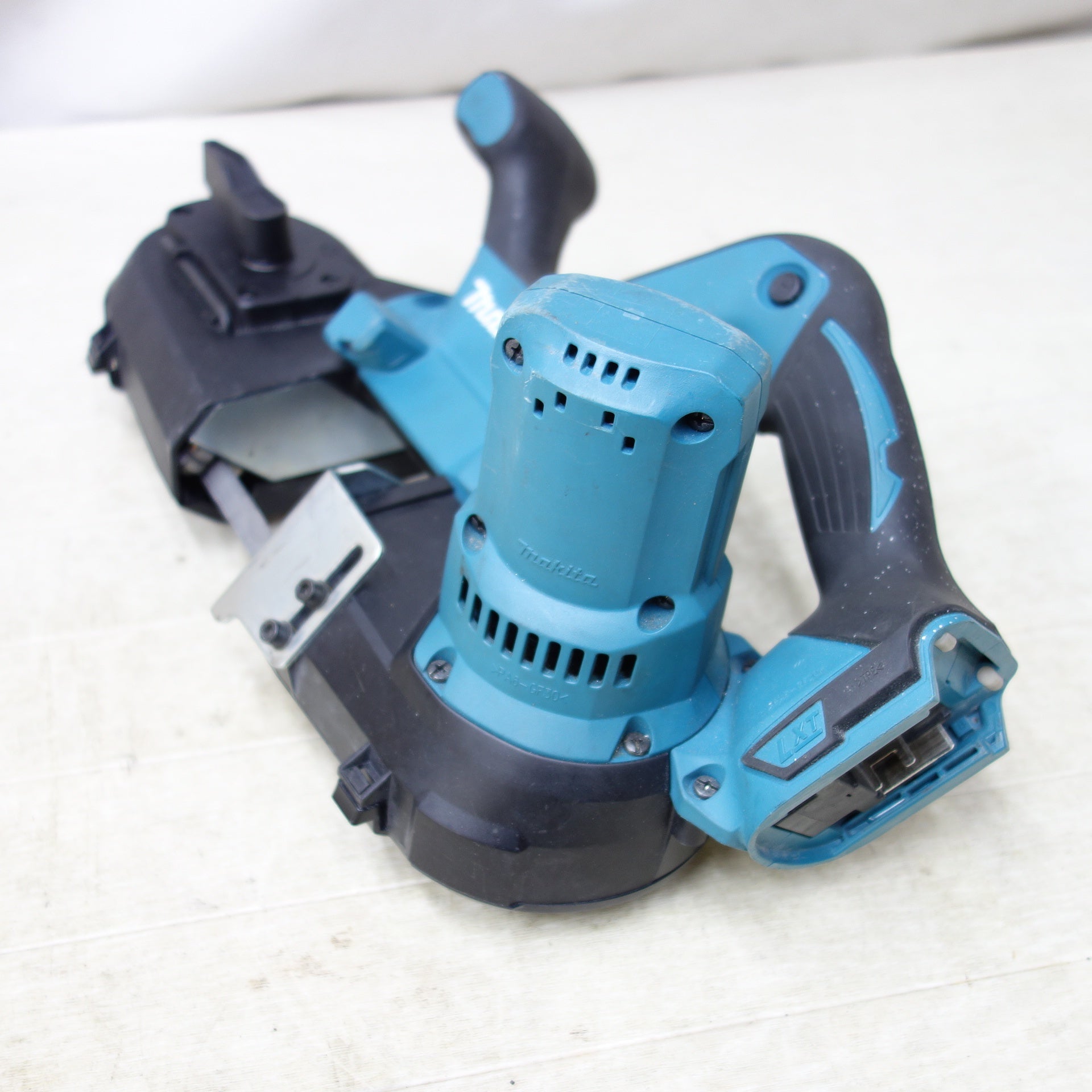送料無料] ◇makita マキタ 充電式ポータブルバンドソー PB181D 18V