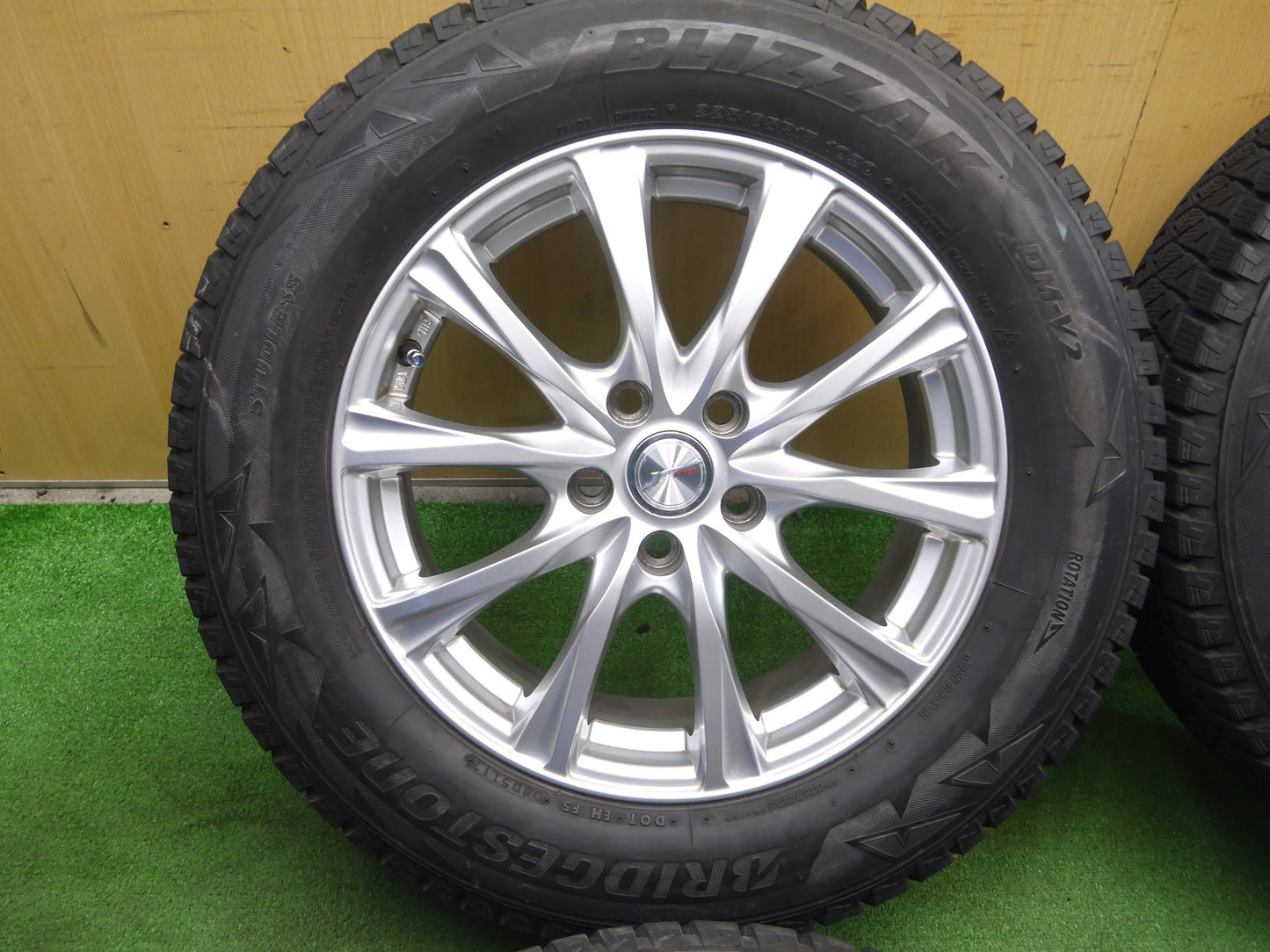 [送料無料]キレイ★スタッドレス 225/65R17 ブリヂストン ブリザック DM-V2 JOKER weds ジョーカー 17インチ PCD114.3/5H★2101903クス