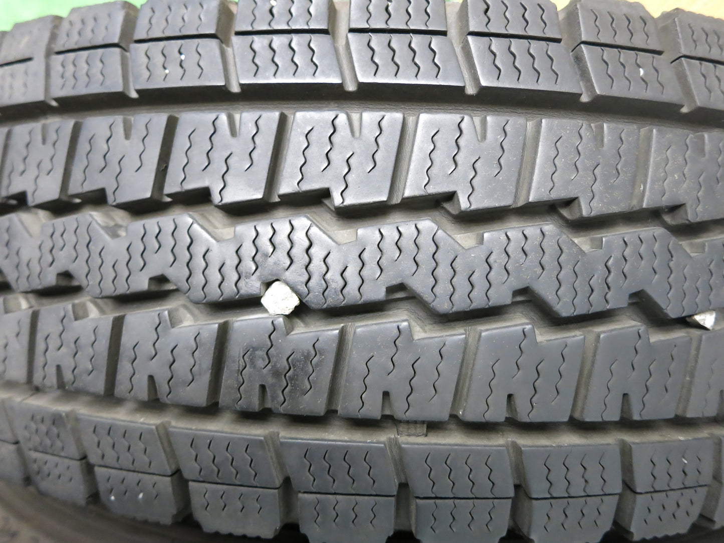 [送料無料]バリ溝！18年！9.5分★スタッドレス 165R13 6PR ダンロップ ウインターマックス SV01 スチール ホイール 13インチ PCD100 114.3/4H★2111413Hス