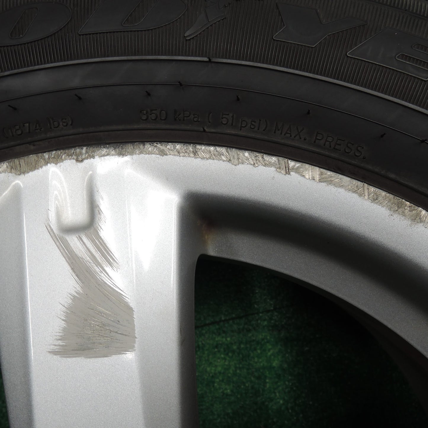 [送料無料]バリ溝！8.5分★トヨタ RAV4 純正 225/65R17 グッドイヤー ASSURANCE 17インチ PCD114.3/5H★3070601IHノ