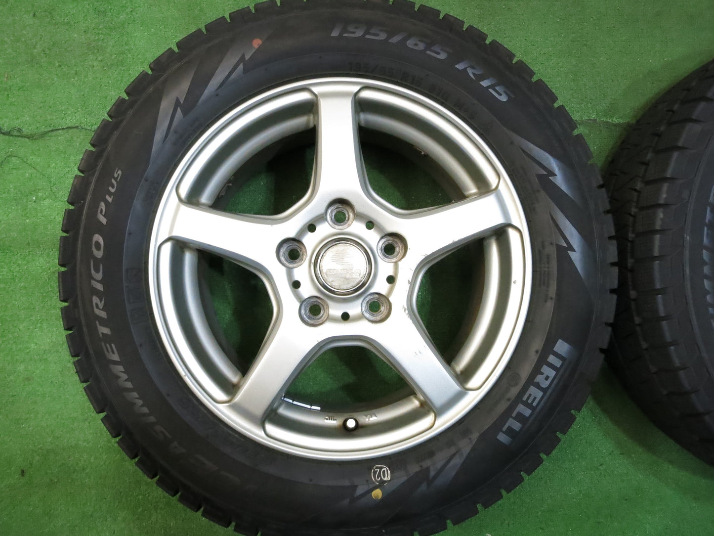 [送料無料]バリ溝！21年！ほぼ10分★スタッドレス 195/65R15 ピレリ アイスアシンメトリコ プラス SIBILLA GG シビラ 15インチ PCD114.3/5H★2120904Hス