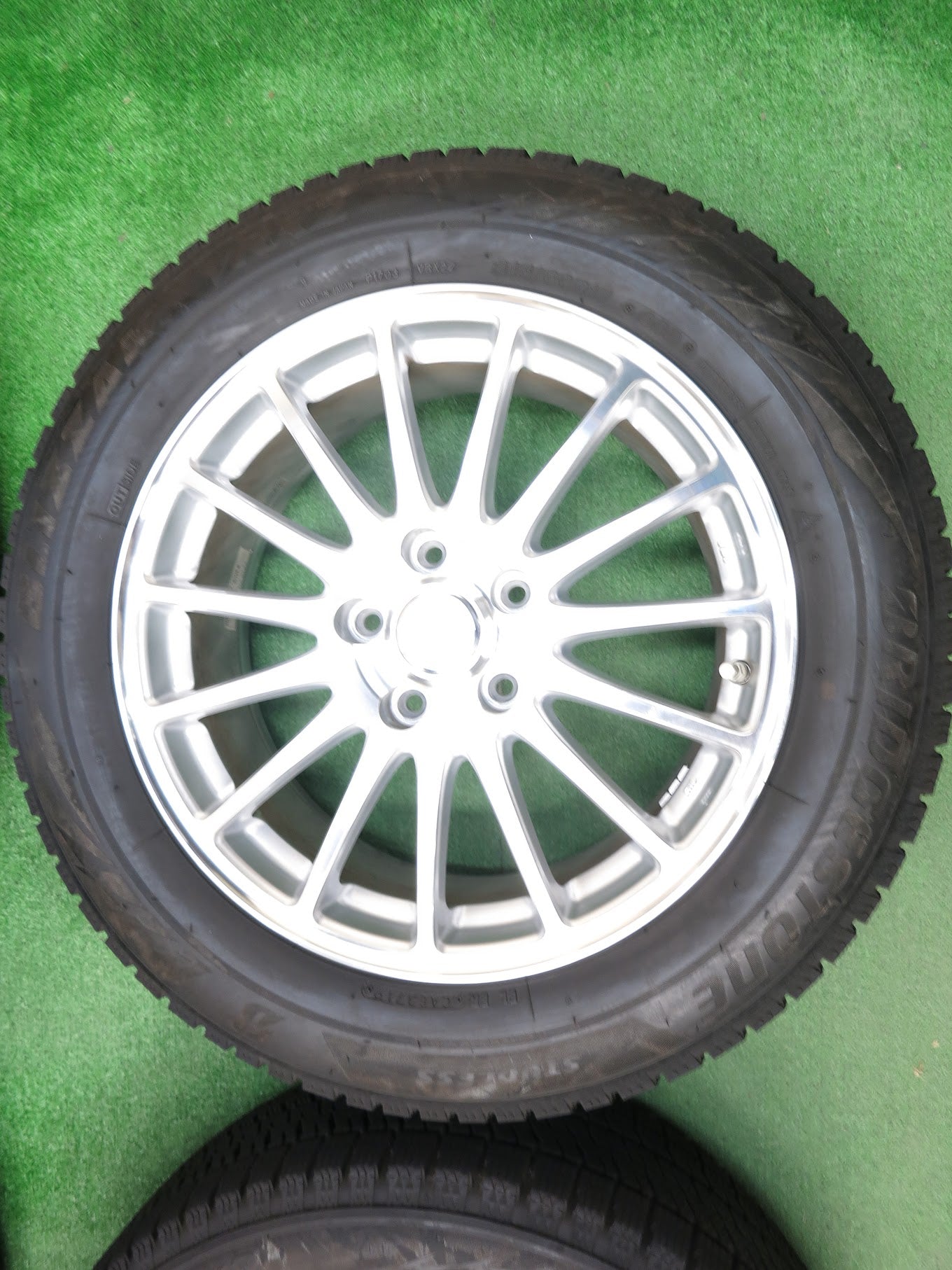 [送料無料]センサー付！バリ溝！19年！綺麗！ほぼ10分★スタッドレス 215/60R17 ブリヂストン ブリザック VRX2 ECO FORME エコフォルム PCD114.3/5H★2122001ヒス
