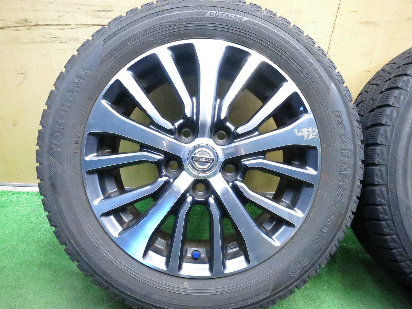 [送料無料]バリ溝！9分★日産 C26 セレナ ハイウェイスター 純正 195/60R16 スタッドレス ヨコハマ アイスガード iG50 プラス 16インチ PCD114.3/5H★3020306Hス