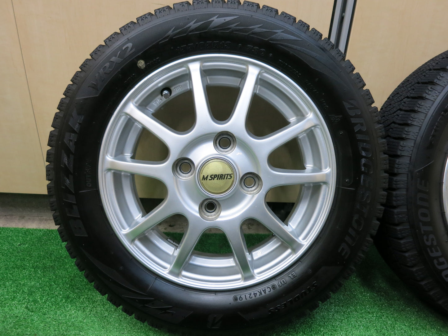 [送料無料]バリ溝！19年！8.5分★スタッドレス 155/65R13 ブリヂストン ブリザック VRX2 M SPIRITS 13インチ PCD100/4H★2120607ヒス