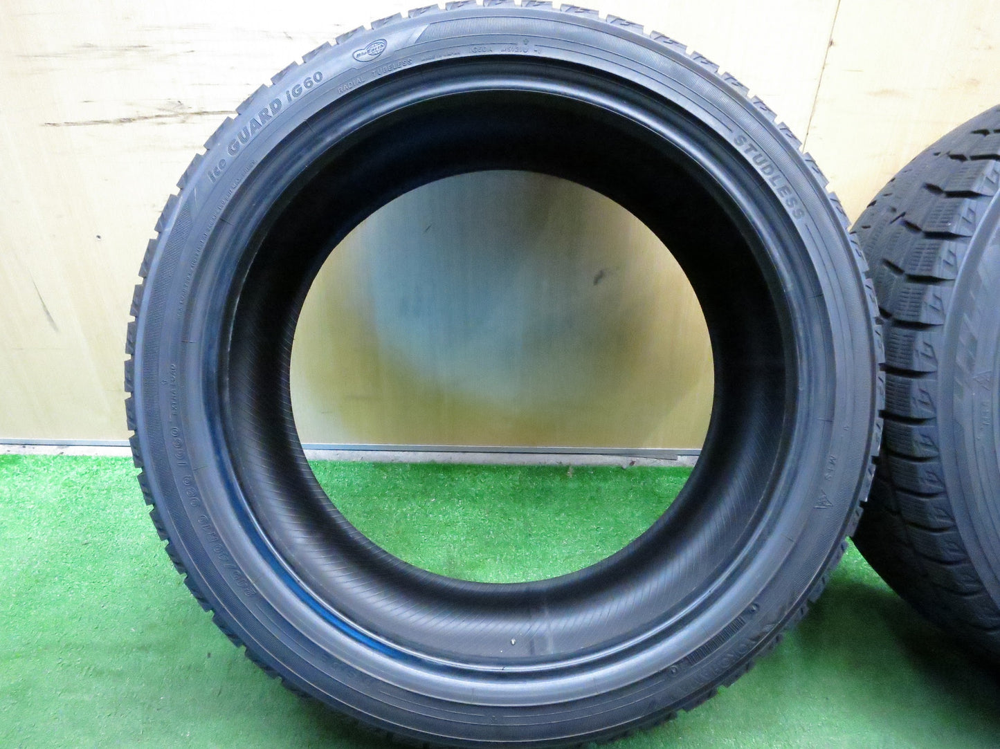 [送料無料]バリ溝！19年！9.5分★スタッドレス 245/40R19 ヨコハマ アイスガード iG60 タイヤ 19インチ ベンツ アウディ BMW スカイライン 等★3011009Hスタ