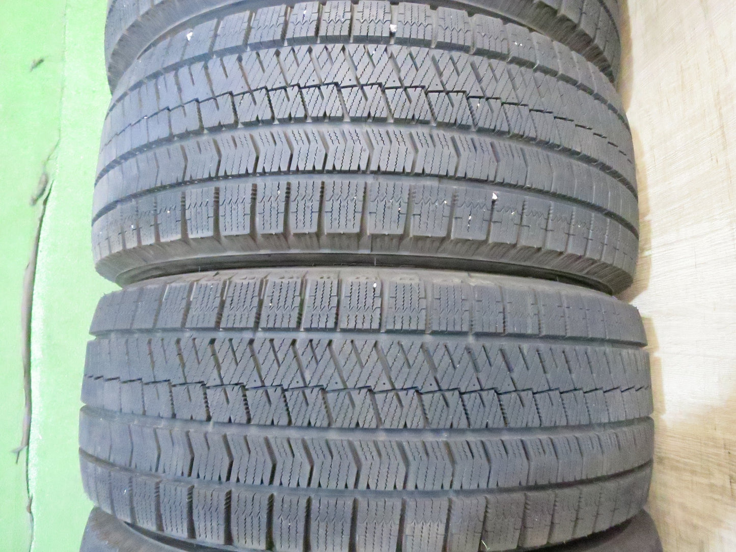 [送料無料]超バリ溝！22年！キレイ！9.5分以上★スタッドレス 215/55R17 ブリヂストン ブリザック VRX2 JOKER ジョーカー 17インチ PCD114.3/5H★3030108Hス