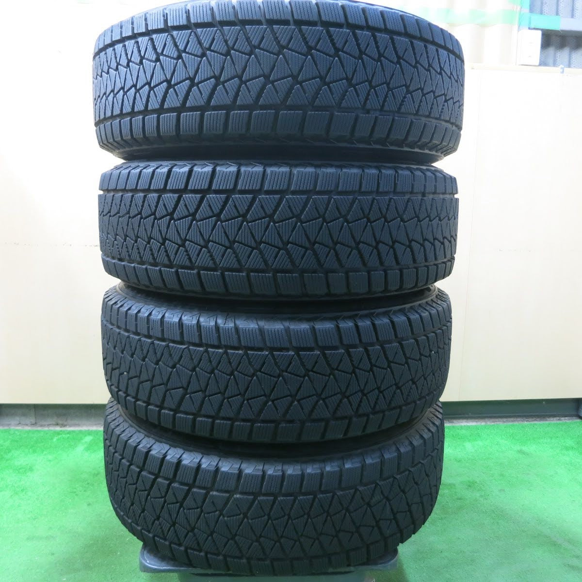 [送料無料]バリ溝！キレイ！9.5分★スタッドレス 225/65R17 ブリヂストン ブリザック DM-V2 ZACK JP-110 MONZA ザック 17インチ PCD114.3/5H★3061303イス