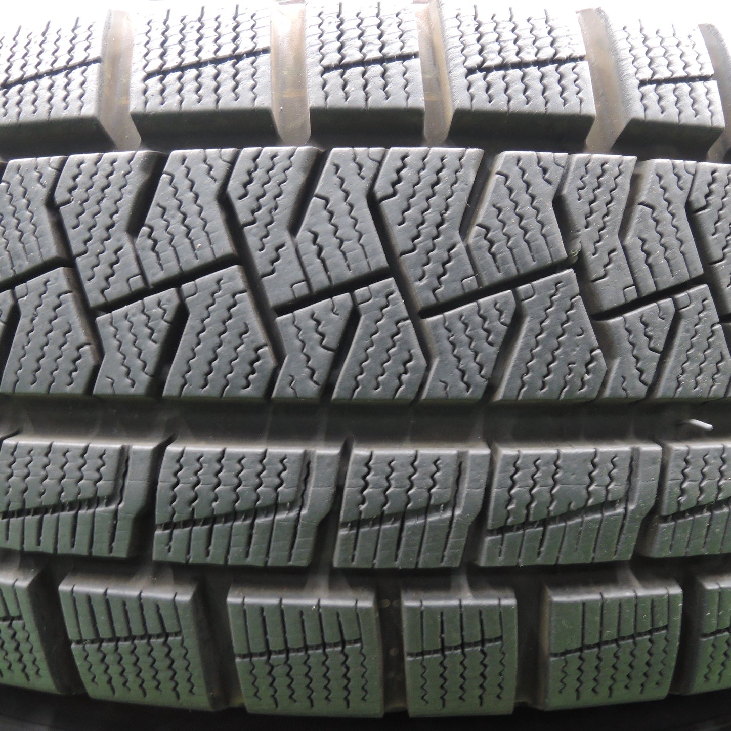 *送料無料*バリ溝！20年！キレイ！9.5分★スタッドレス 185/65R15 ピレリ アイスアシンメトリコ プラス Tirado ティラード 15インチ PCD100/4H★3120303HAス