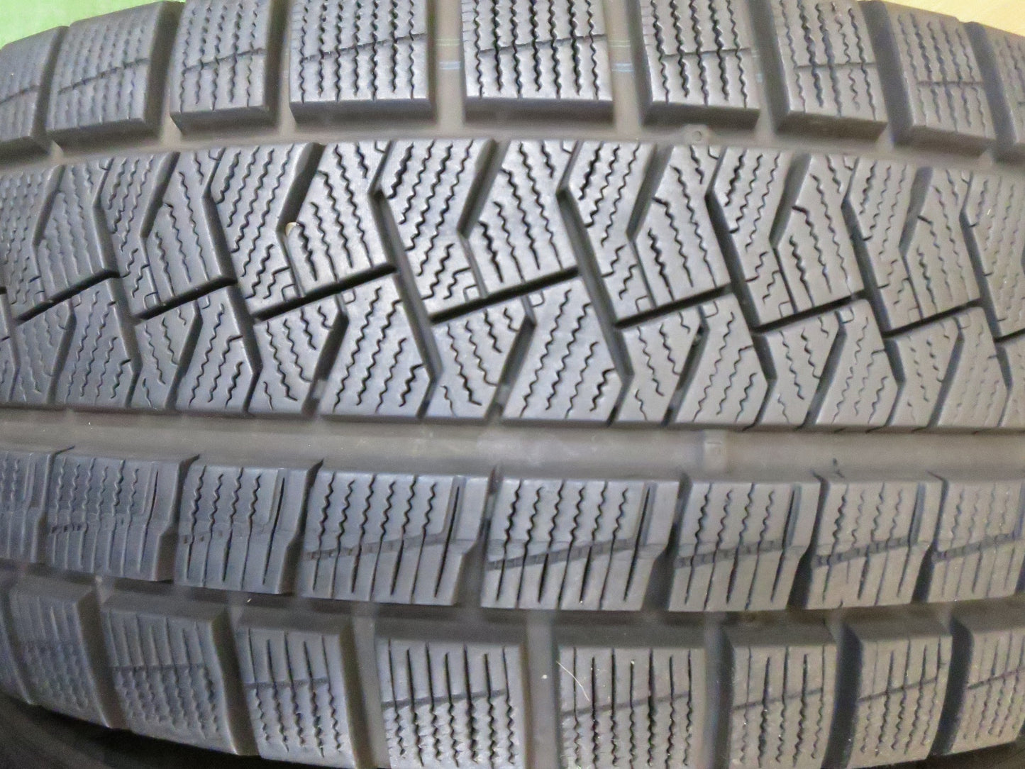 [送料無料]バリ溝！19年！キレイ！8.5分★スタッドレス 225/65R17 ピレリ アイスアシンメトリコ プラス JOKER ジョーカー 17インチ PCD114.3/5H★3021405Hス