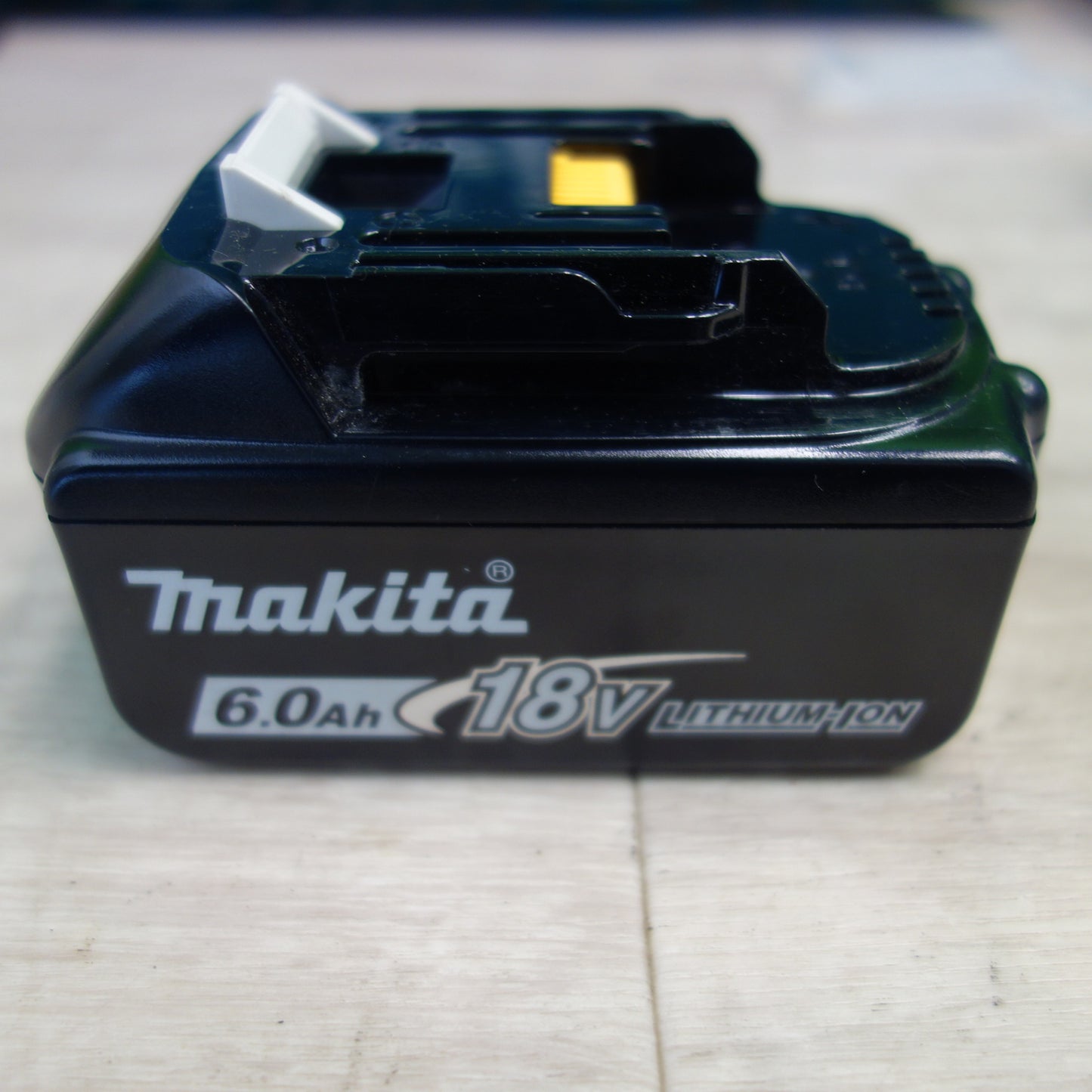 [送料無料] ☆Makita マキタ 充電式 マルチツール TM51DRG 18V/6.0Ah バッテリ1個付 DC18RC 切断 剥離 研削 工具 DIY 大工道具 電動工具☆