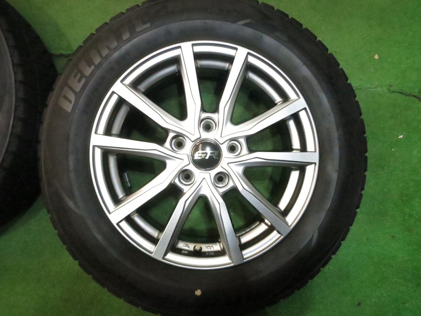 [送料無料]バリ溝！20年！キレイ！8.5分★スタッドレス 205/65R16 デリンテ ウインター WD1 STRANGER ストレンジャー 16インチ PCD114.3/5H★3021011Hス
