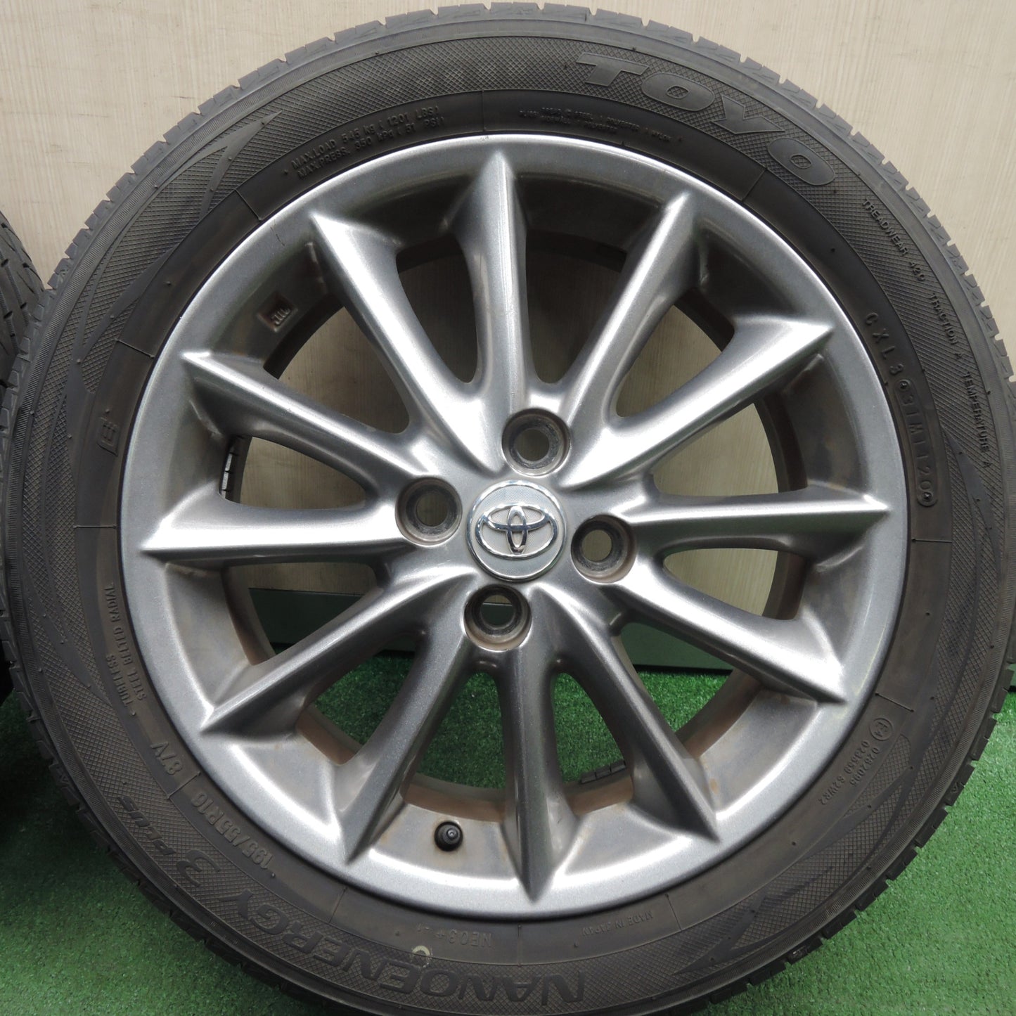 *送料無料* バリ溝！20年！9分★トヨタ カローラ フィールダー 純正 195/55R16 トーヨー ナノエナジー3 プラス PCD100/4H★4022505HAノ