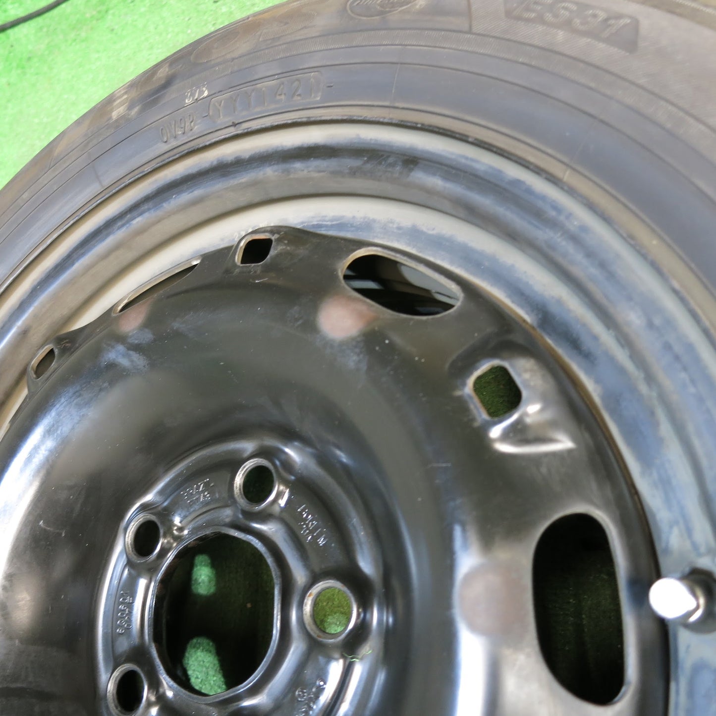 [送料無料]バリ溝！21年！9.5分★ワーゲン ポロ 純正 スチール 175/65R14 ヨコハマ エコス ES31 14インチ PCD100/5H★3042411Hノ