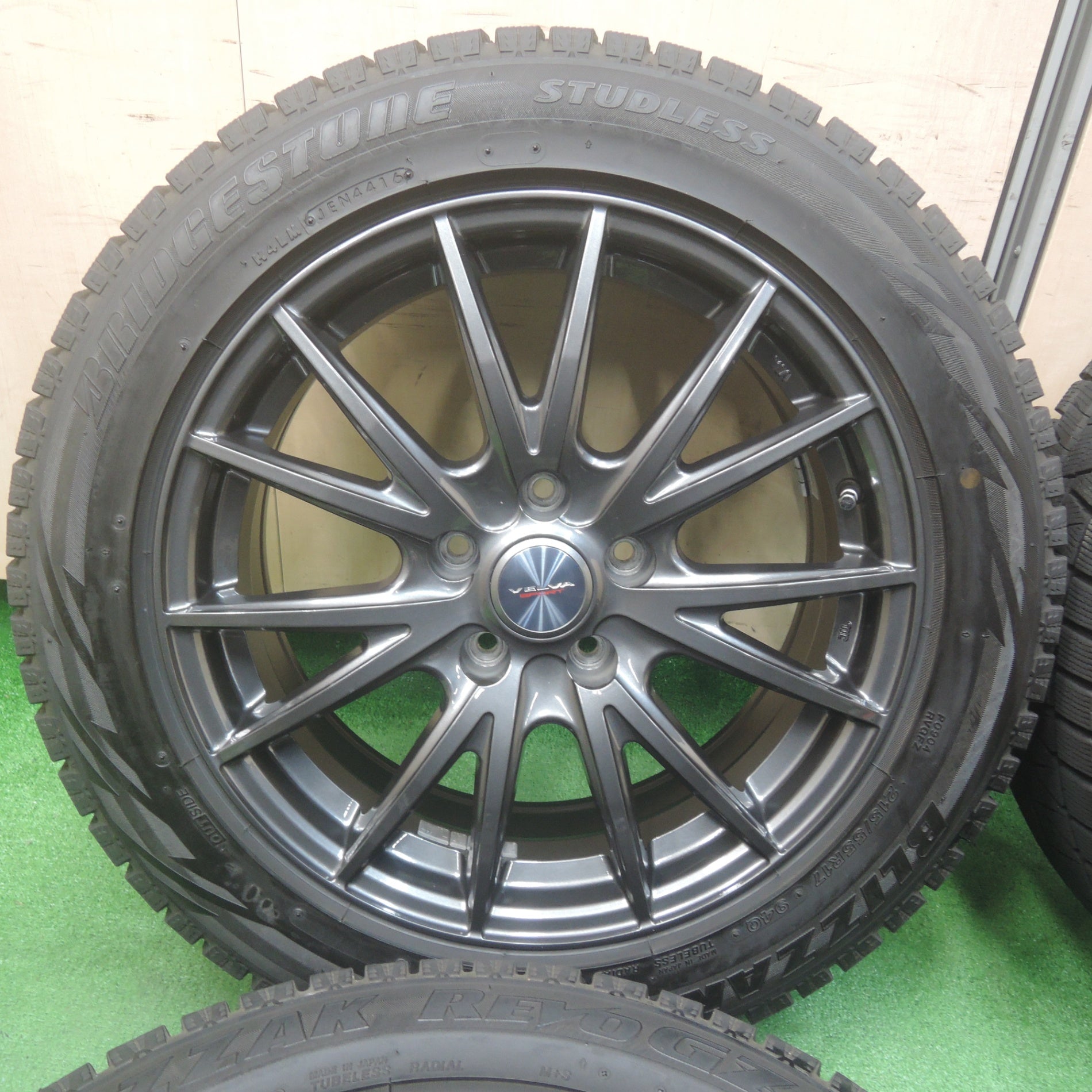 バリ溝！ブリヂストン ブリザック レボGZ 215/55R17 中古1本