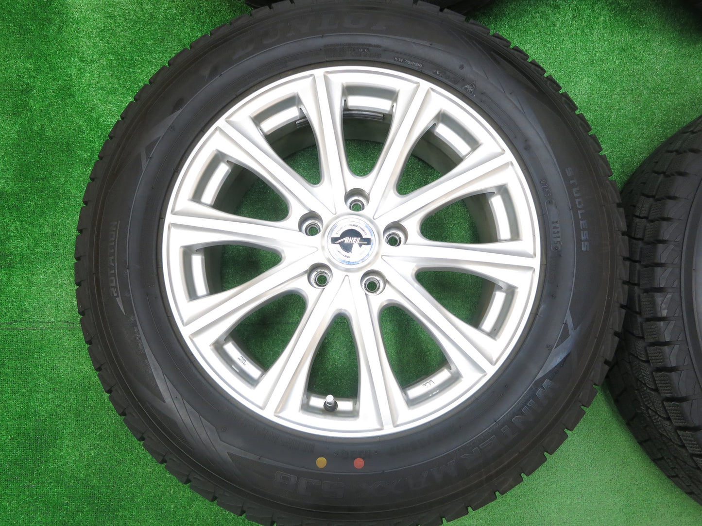 [送料無料]バリ溝！ほぼ10分★スタッドレス 225/65R17 ダンロップ ウインターマックス SJ8 AXEL アクセル 17インチ PCD114.3/5H★2110205ヒス