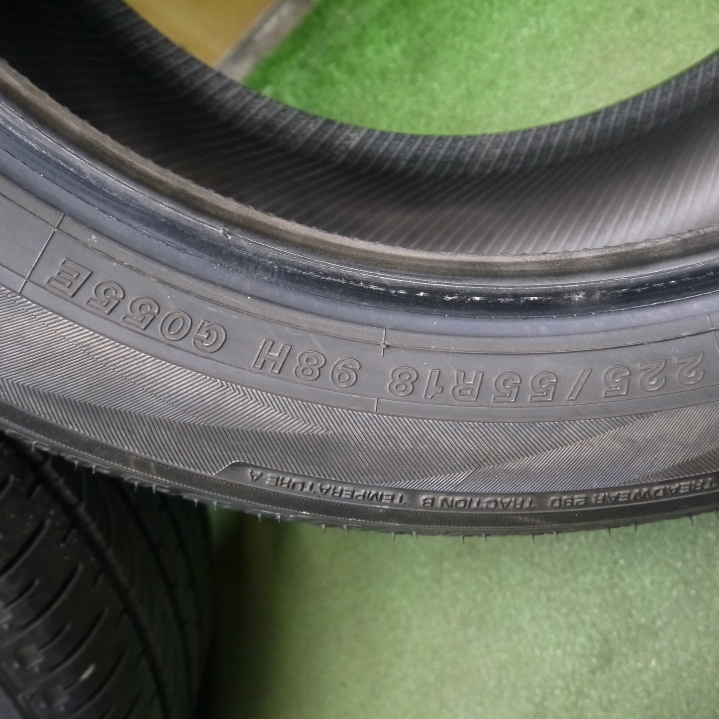 *送料無料*新車外し！21年★225/55R18 ヨコハマ ジオランダー SUV G055E タイヤ 18インチ エルグランド デリカ XV 等★4011611Hノタ