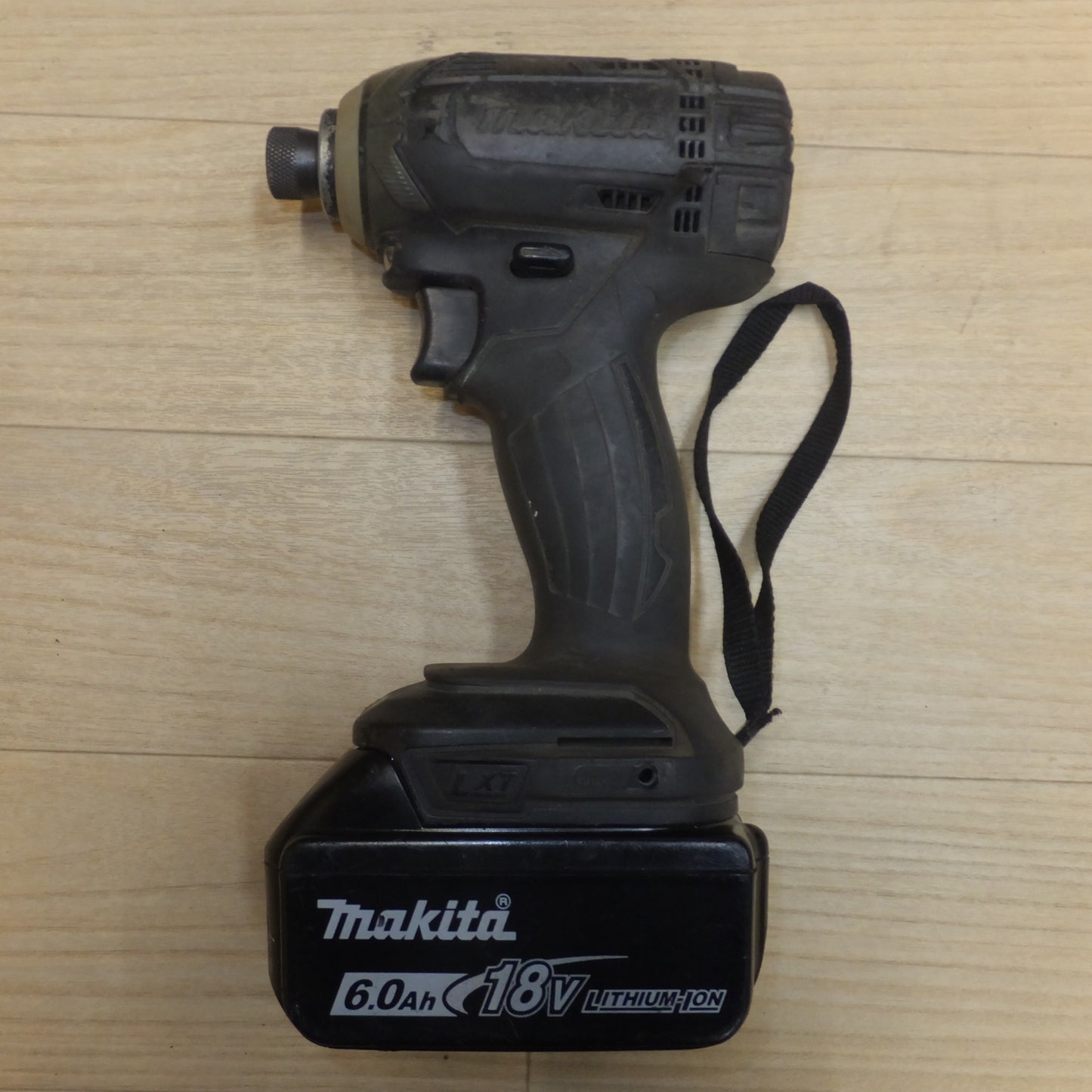 [送料無料] ★マキタ makita 充電式インパクトドライバ TD149D　バッテリ BL1860B　セット★