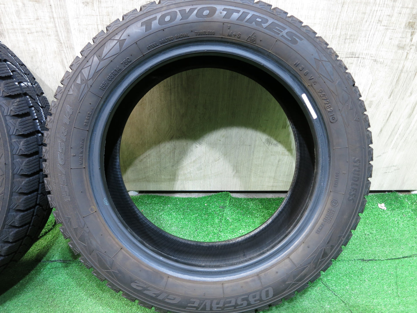 [送料無料]超バリ溝！21年！ほぼ10分★スタッドレス 155/65R14 トーヨー オブザーブ GIZ2 14インチ タイヤ スペーシア ワゴンR ムーブ タント 等★2103101Hスタ