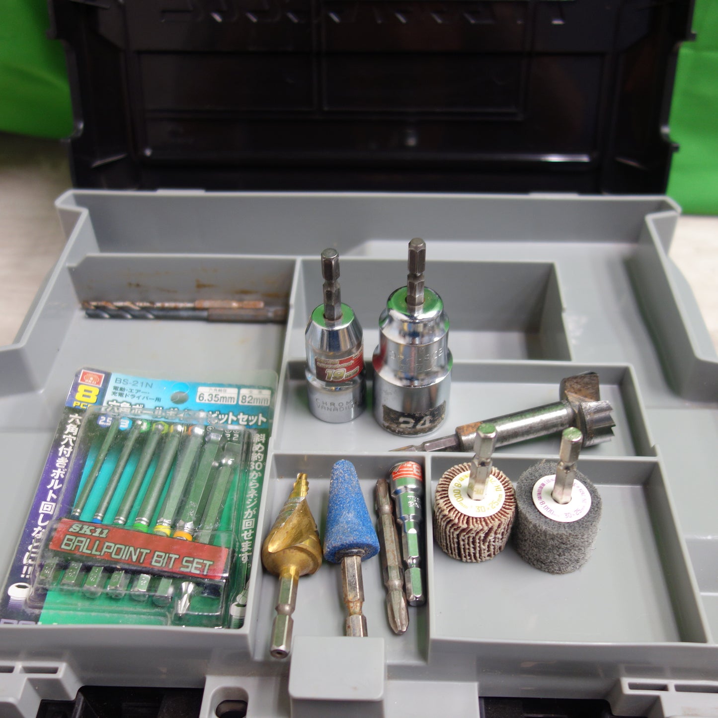 [送料無料]バッテリー2個！付属品付き☆マキタ 充電式 インパクトドライバ TD171DRGX 電動 工具 makita☆