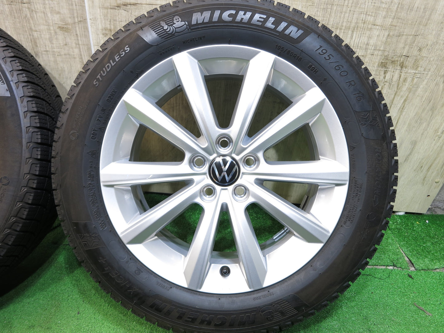 [送料無料]バリ溝！19年！綺麗！9.5分★ワーゲン T-Cross 純正 BORBET 195/60R16 スタッドレス ミシュランX-ICE3+ T-クロス ティークロス PCD100/5H★2101408Hス