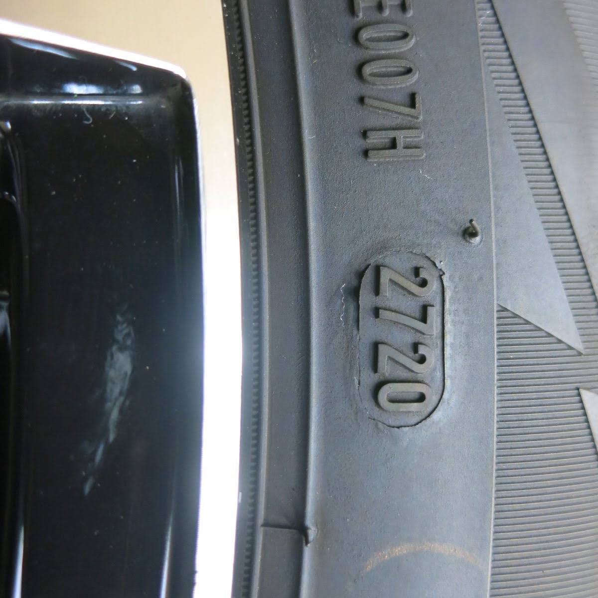 [送料無料]バリ溝！20年！キレイ！9.5分★Lehrmeister ESTROSA DF-10 225/65R17 スタッドレス ピレリ アイスアシンメトリコ プラス PCD114.3/5H★3061302イス