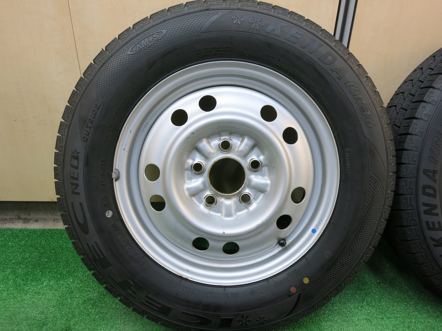 [送料無料]超バリ溝！20年！ほぼ10分★スタッドレス 175/80R15 ケンダ KR36 アイステック ネオ スチール ホイール 15インチ PCD114.3/5H★3011805ヒス