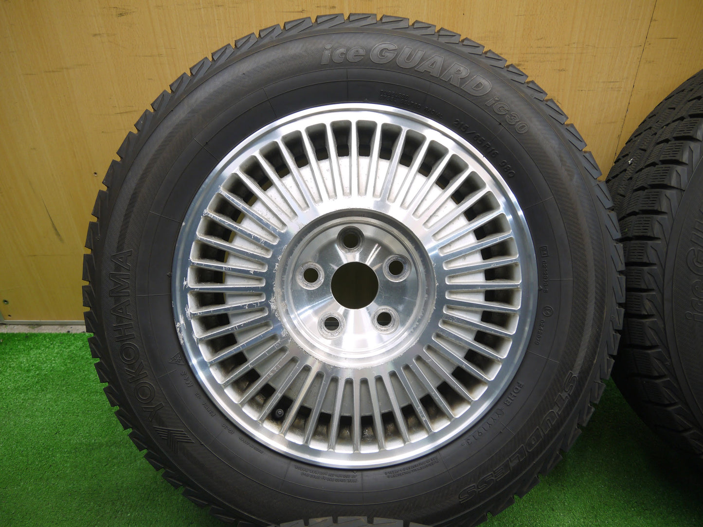 [送料無料]希少★トヨタ センチェリー純正 215/65R16 スタッドレス ヨコハマ アイスガード iG30 16インチ PCD114.3/5H★2082304アス