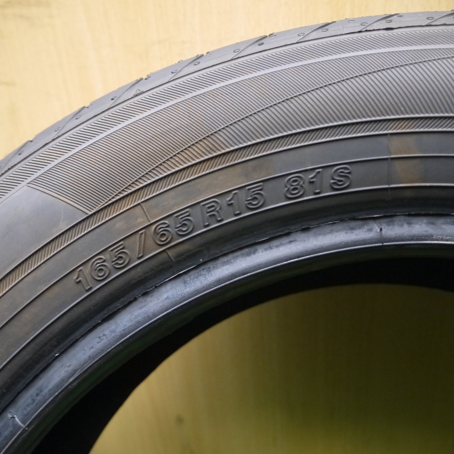 *送料無料*バリ溝！23年！ほぼ10分★165/65R15 ヨコハマ BluEarth-FE AE30 タイヤ 15インチ タフト ソリオ 等★3121506Hノタ