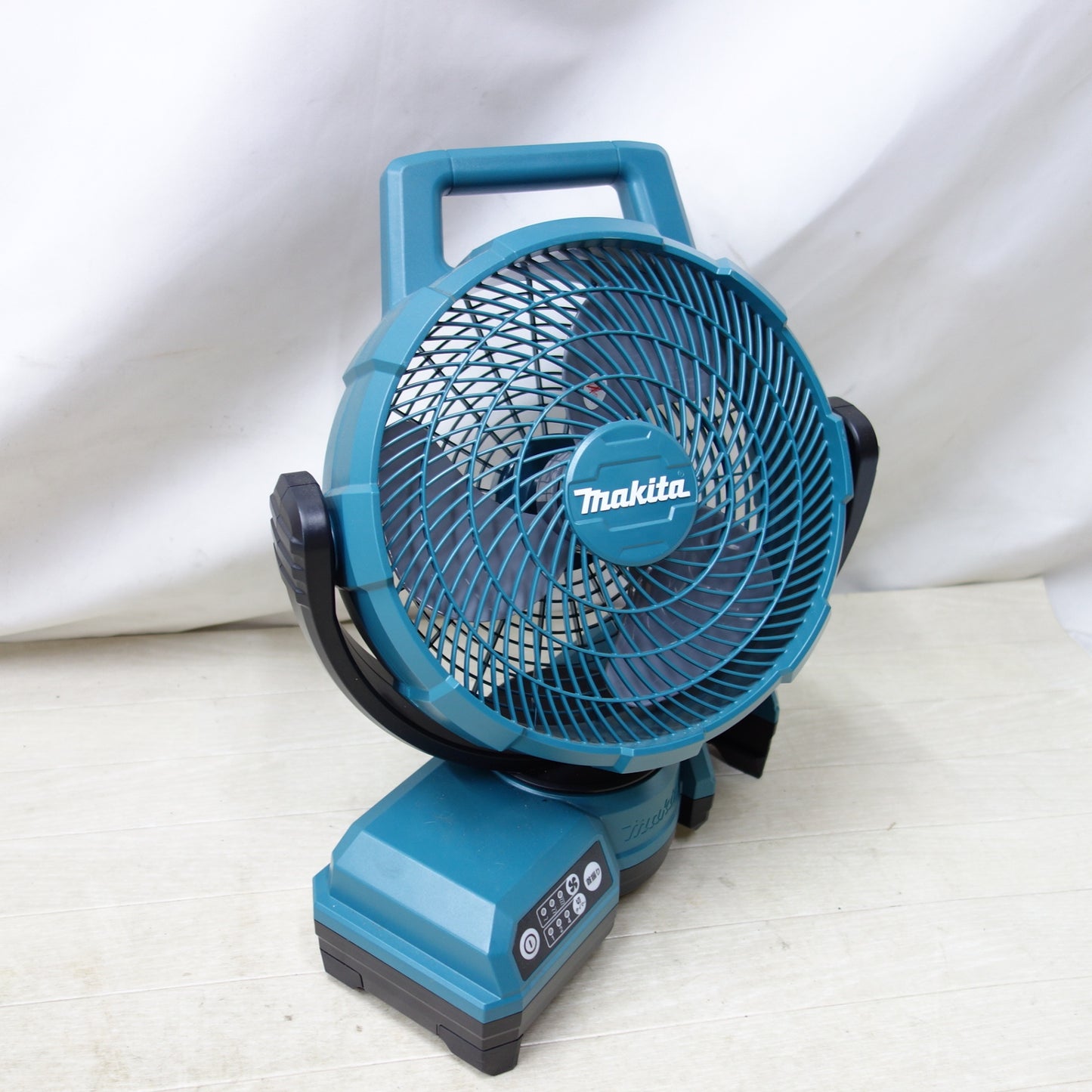 [送料無料] キレイ◆makita マキタ 充電式ファン CF203D 14.4V/18V 送風機 扇風機 ACアダプタ付き◆