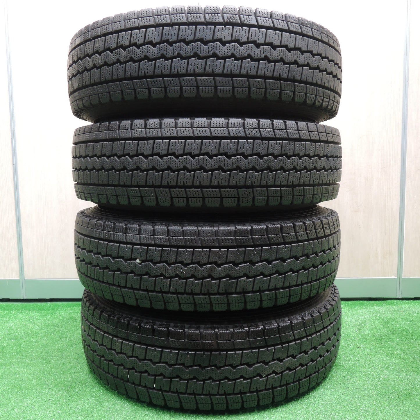 [送料無料]バリ溝！キレイ！9.5分★スタッドレス 165R13 6PR ダンロップ ウインターマックス SV01 JOKER weds ジョーカー 13インチ PCD100/4H★3081706NJス