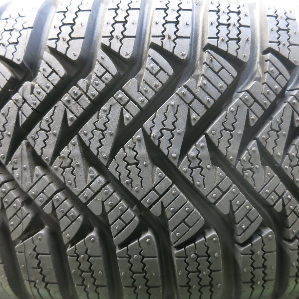 [送料無料]タイヤほぼ未使用！キレイ★プリウス 等 195/65R15 スタッドレス ラウフェン i FIT Marverick 15インチ PCD100/5H★3071510イス