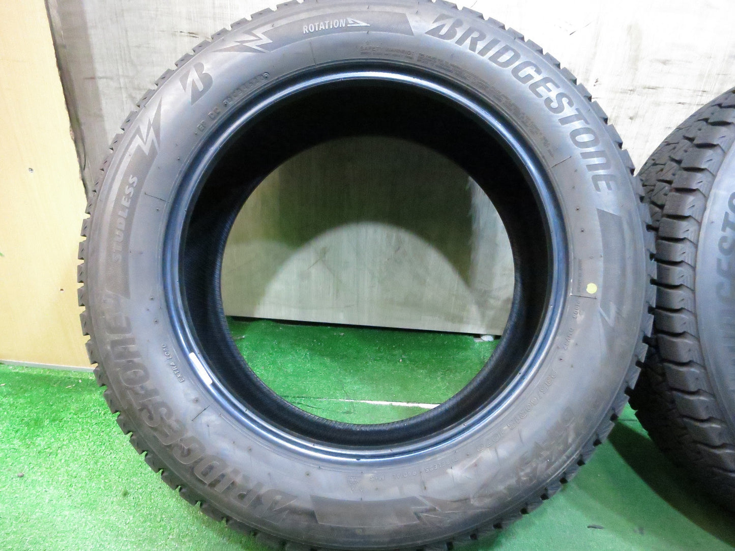 [送料無料]バリ溝！20年！9.5分★スタッドレス 235/60R18 ブリヂストン ブリザック DM-V3 タイヤ 18インチ レクサス NX RX CR-V 等★3021712Hスタ