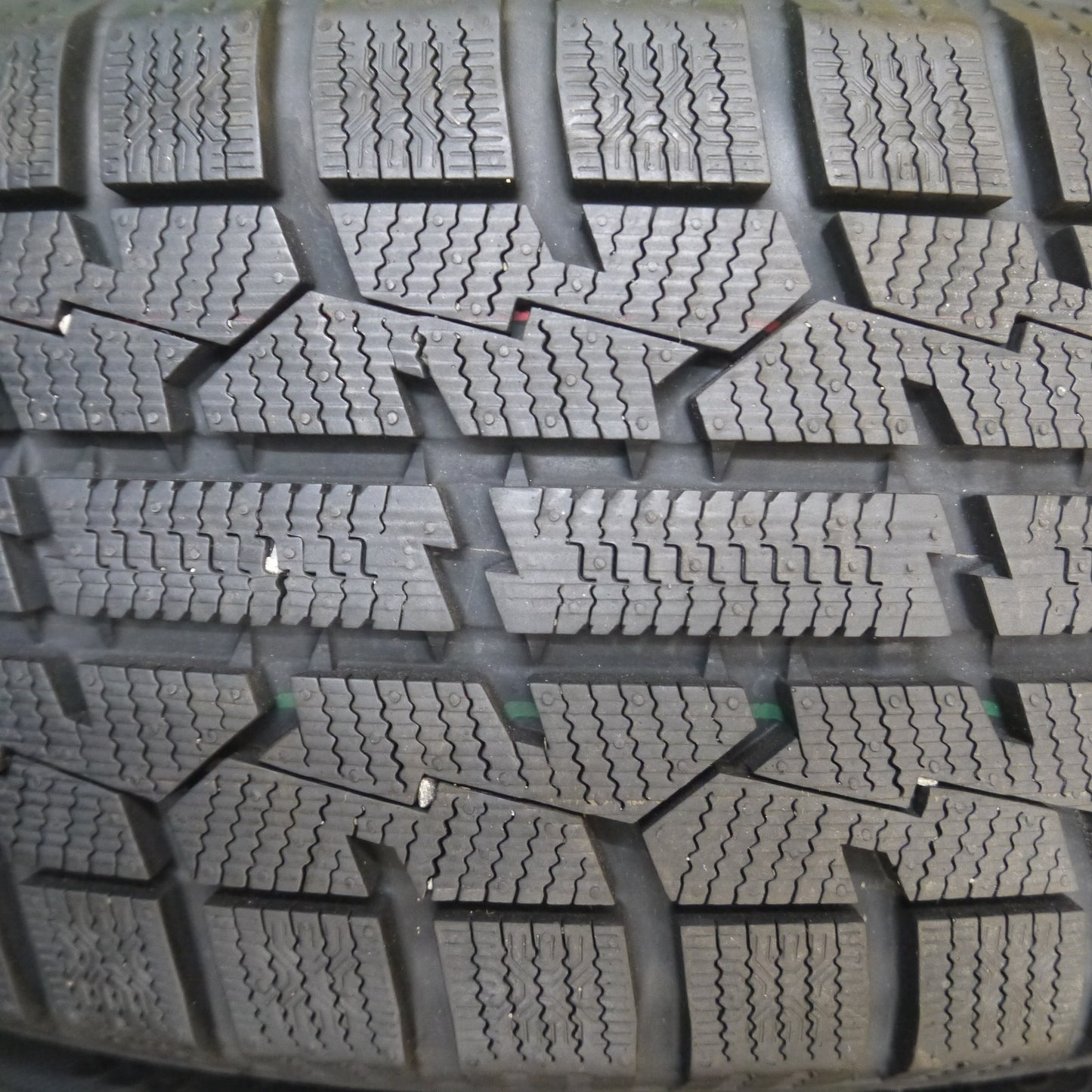 *送料無料*バリ溝！22年！キレイ！ほぼ10分★スタッドレス 185/60R15 トーヨー オブザーブ ガリット GIZ ravrion RM01 ラブリオン PCD100/5H★3112201Hス