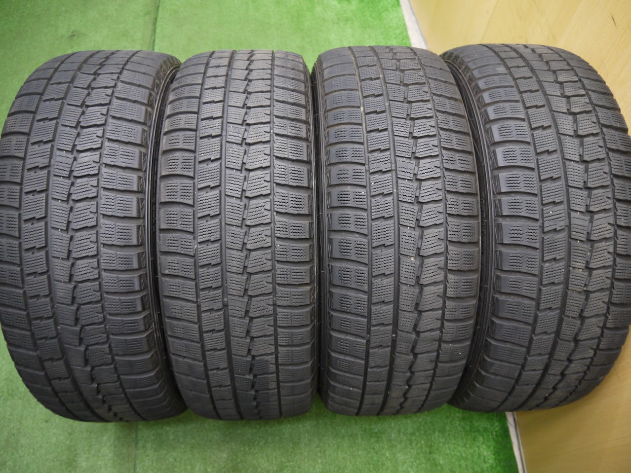 [送料無料]キレイ！9.5分★レクサス 等 245/45R19 スタッドレス Delmore デルモア ダンロップ ウインターマックス WM01 19インチ PCD120/5H★