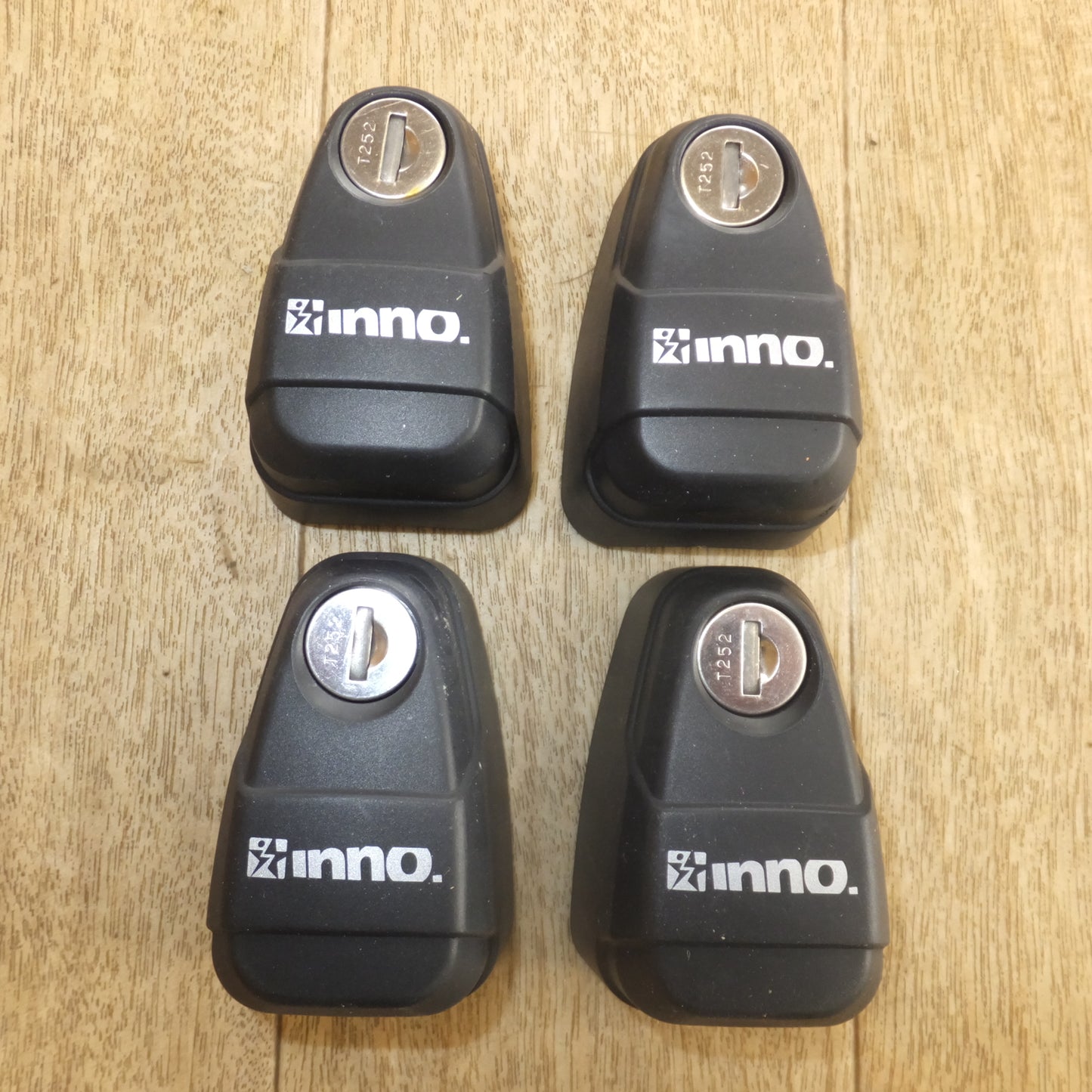 *送料無料*岐阜発★カーメイト inno ベーシックバーセット IN-B127　取付フック K870　セット　長さ 約 130cm★
