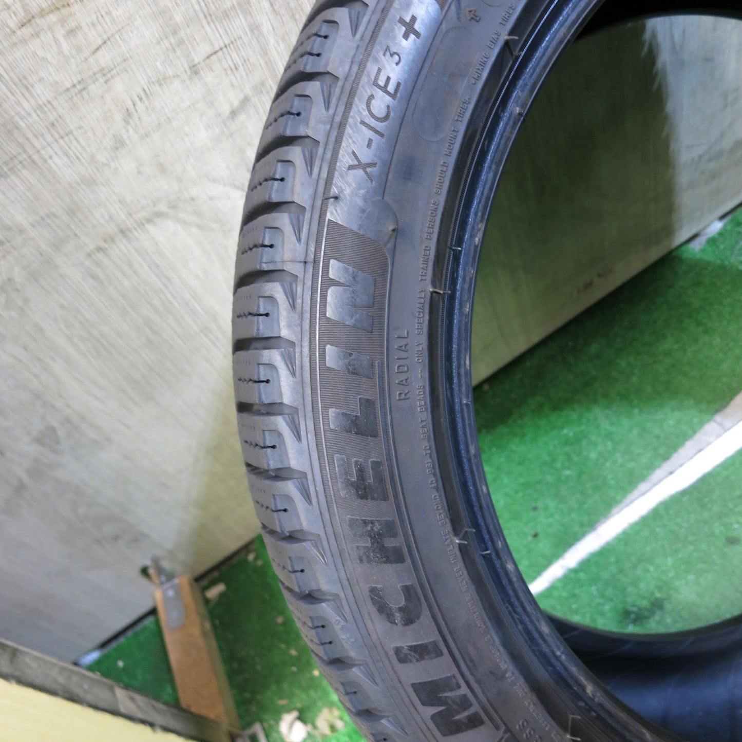 [送料無料]バリ溝！19年！9.5分★スタッドレス 225/45R17 ミシュラン X-ICE3+ タイヤ 17インチ レガシィ インプレッサ BRZ 86 スカイライン 等★3062117Hスタ