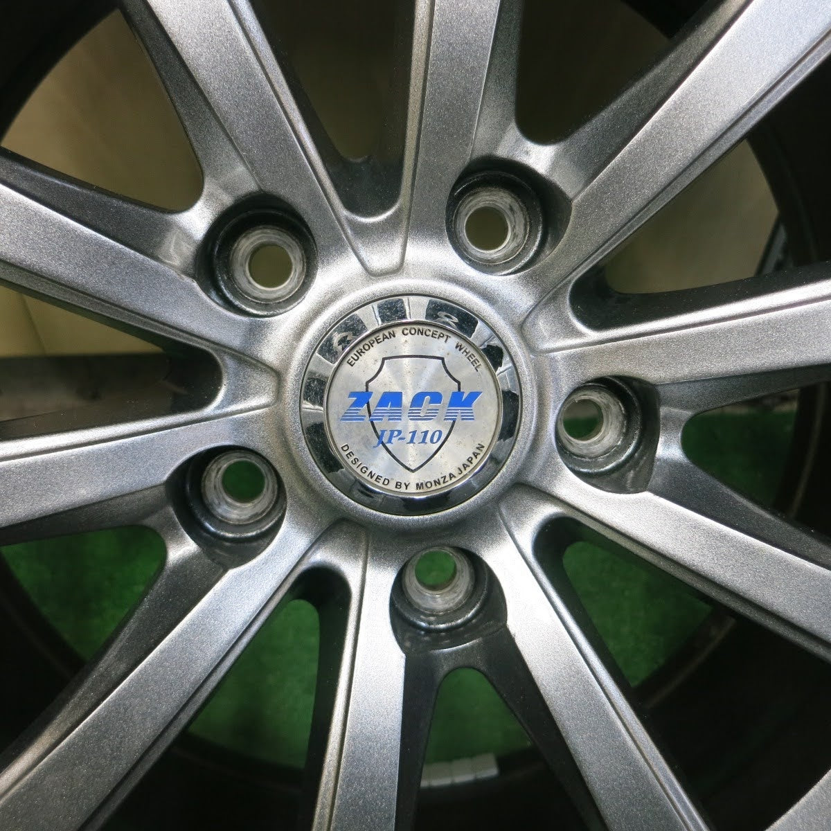 [送料無料]バリ溝！キレイ！9.5分★スタッドレス 225/65R17 ブリヂストン ブリザック DM-V2 ZACK JP-110 MONZA ザック 17インチ PCD114.3/5H★3061303イス