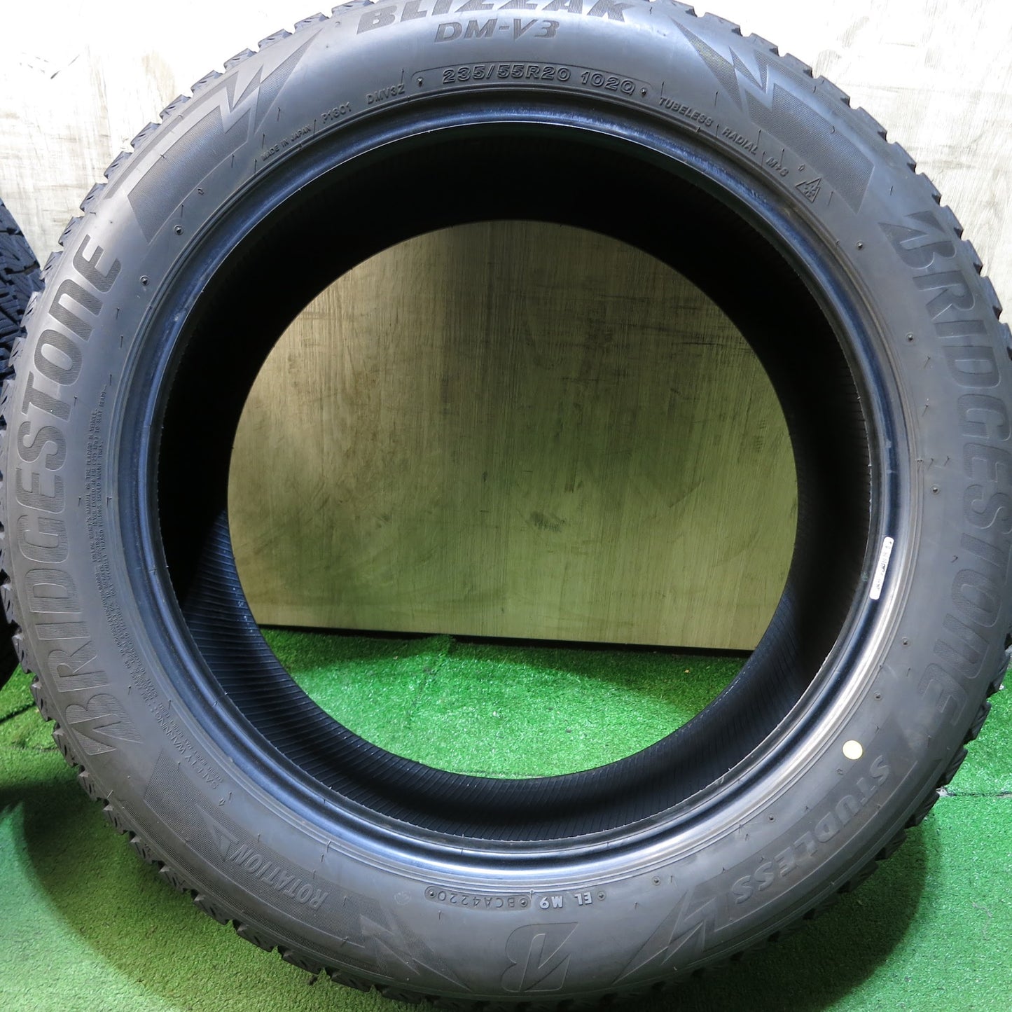 [送料無料]バリ溝！20年！9分★スタッドレス 235/55R20 ブリヂストン ブリザック DM-V3 タイヤ 20インチ レクサス RX ムラーノ 等★3040508Hスタ